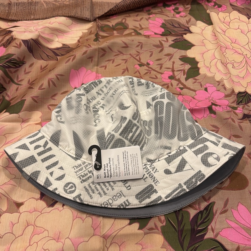 Lulu Both ways, bucket, hat, manifesto, print BNWT